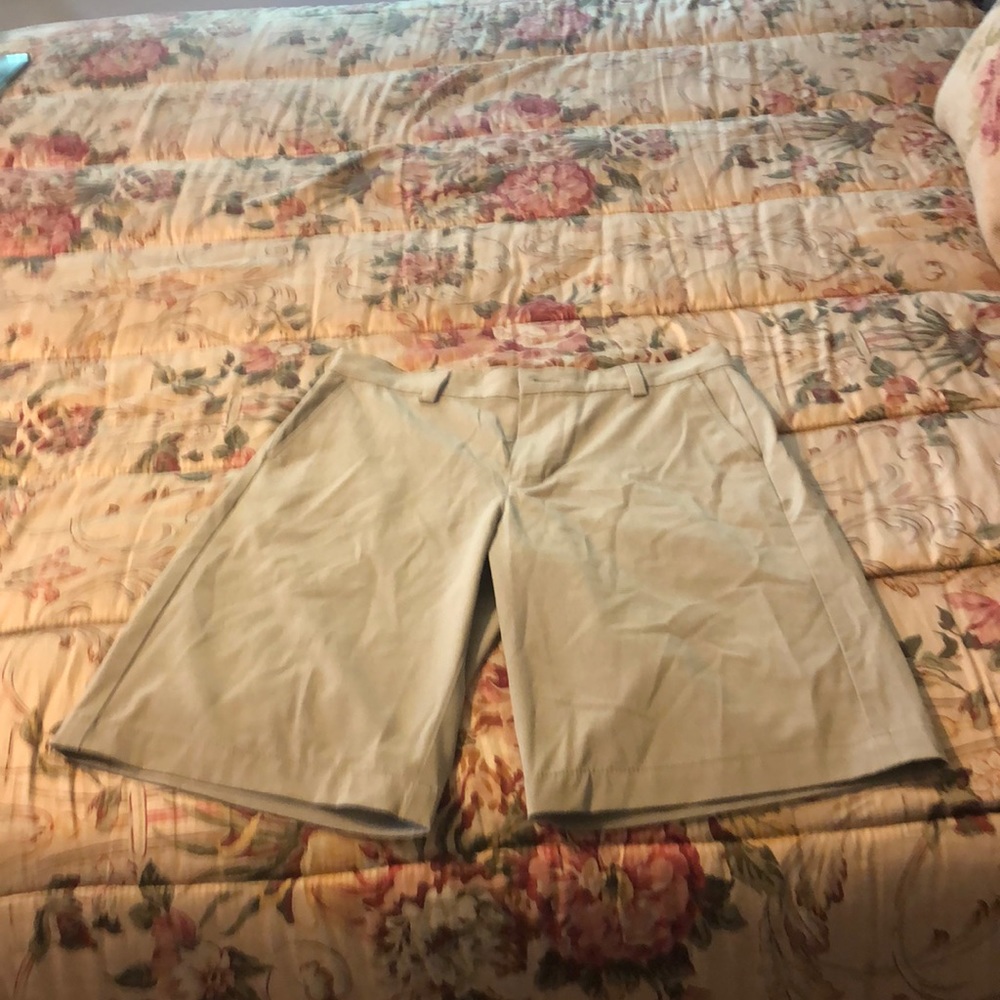 Boys Vineyard Vines tech shorts